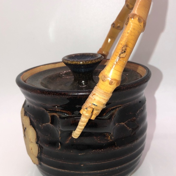 Studio Art Pottery Honey Pot With Lid And Dipper, Bamboo Handle, Signed - Picture 5 of 11
